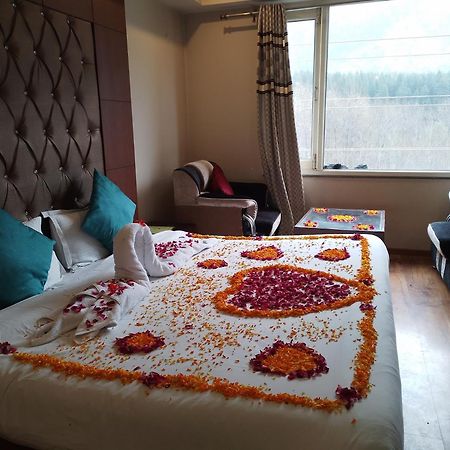 Hotel Neelam Manali Near Volvo Bus Stand Manali ภายนอก รูปภาพ