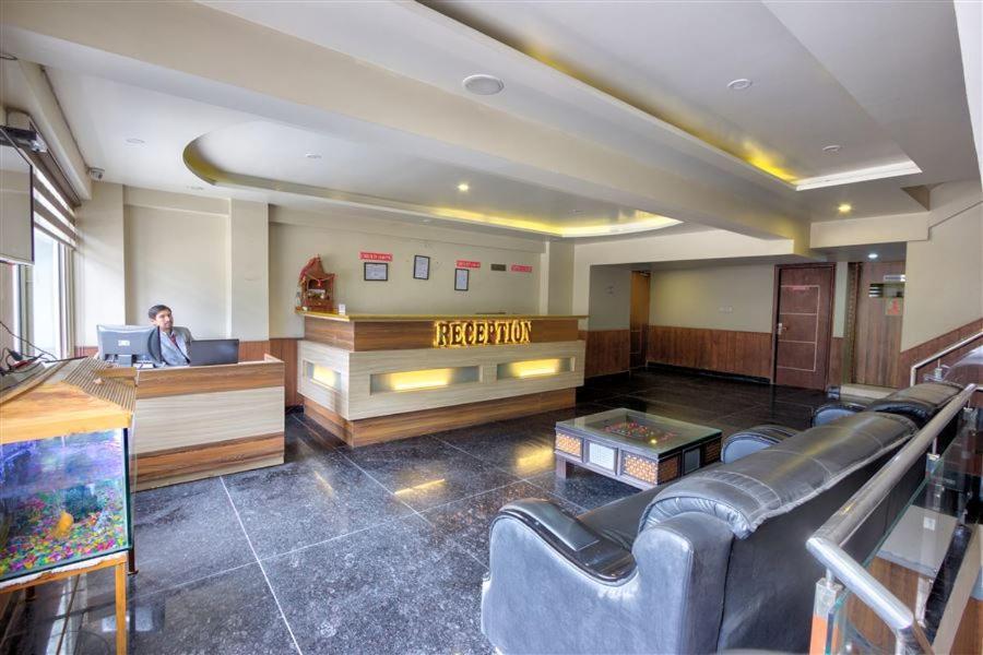 Hotel Neelam Manali Near Volvo Bus Stand Manali ภายนอก รูปภาพ