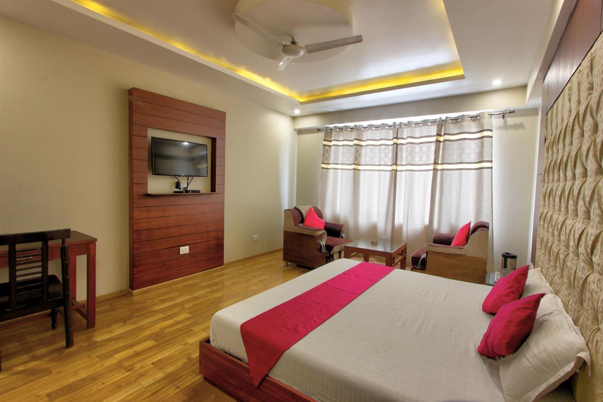 Hotel Neelam Manali Near Volvo Bus Stand Manali ภายนอก รูปภาพ