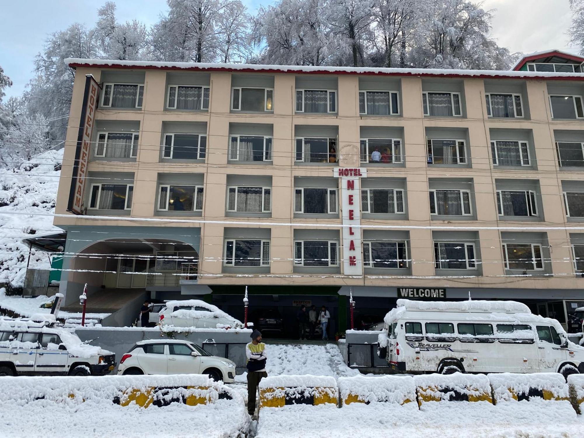 Hotel Neelam Manali Near Volvo Bus Stand Manali ภายนอก รูปภาพ